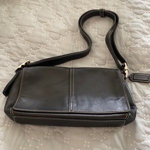 Small Blavk shoulder Coach purse